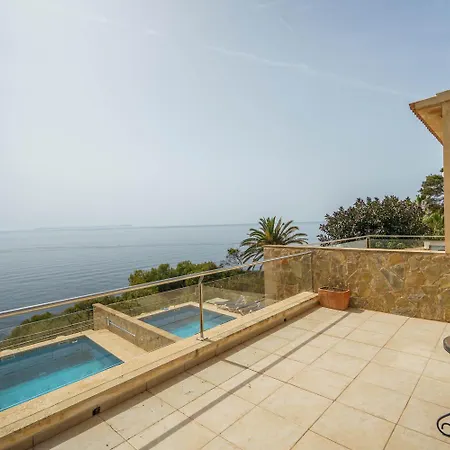 Mediterranean Vacation In Mallorca 칼라 피